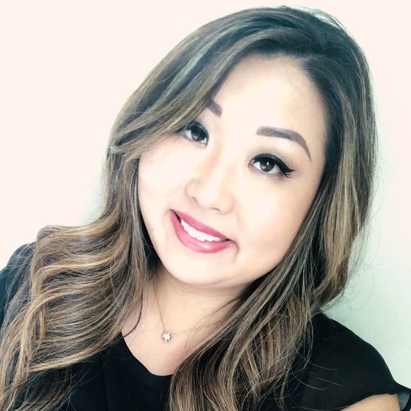 Meet your Posher, Janel ๐โ๐ป๏ธ๐ - Picture 1 of 6